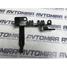 Кронштейн декоративной крышки двигателя Peugeot 308 1.6BlueHDI 2013-2021 9686188780